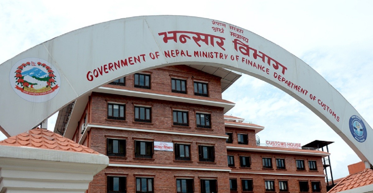 विदेशमा छ महिना काम गरेर फर्किएकाले मात्र २ वटा मोबाइल ल्याउन पाउने