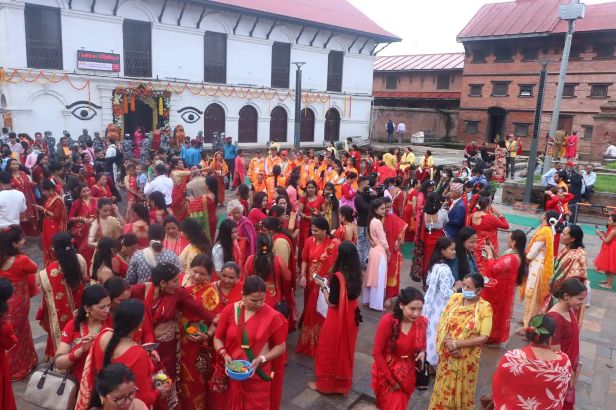 तीजको उपलक्ष्यमा मध्यान्हसम्म करिब २४ हजारले गरे पशुपतिको दर्शन
