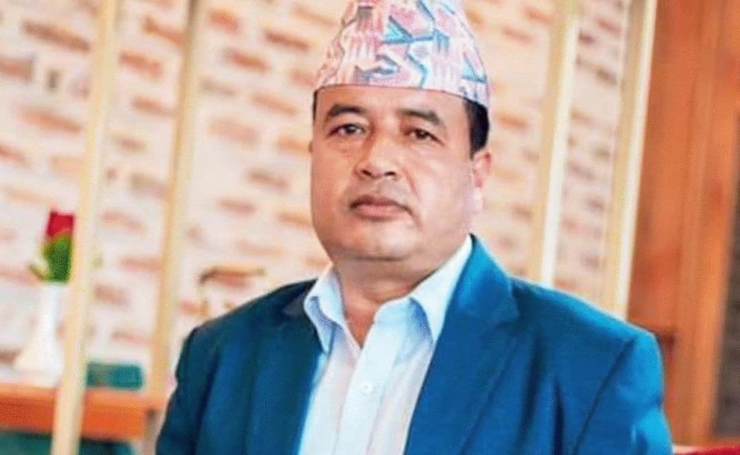 एमालेभित्रका विरोधीहरूलाई महेश बस्नेतको तिखो प्रहार: 'स्प्रे हानेपछि कुइँकुइँ गर्ने लामखुट्टे जस्तै'