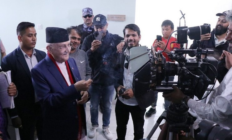 ओलीले फिल्म खेल्दै, ‘नमेटिने घाउ’को कथावस्तुमा प्रधानमन्त्रीको भूमिका निर्वाह