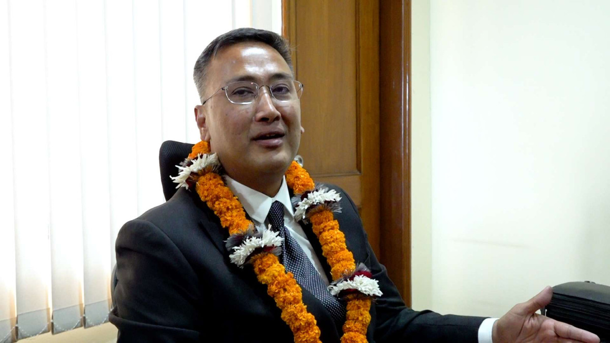  नव नियुक्त धितोपत्र बोर्डका अध्यक्ष श्रेष्ठले गरे पदभार ग्रहण