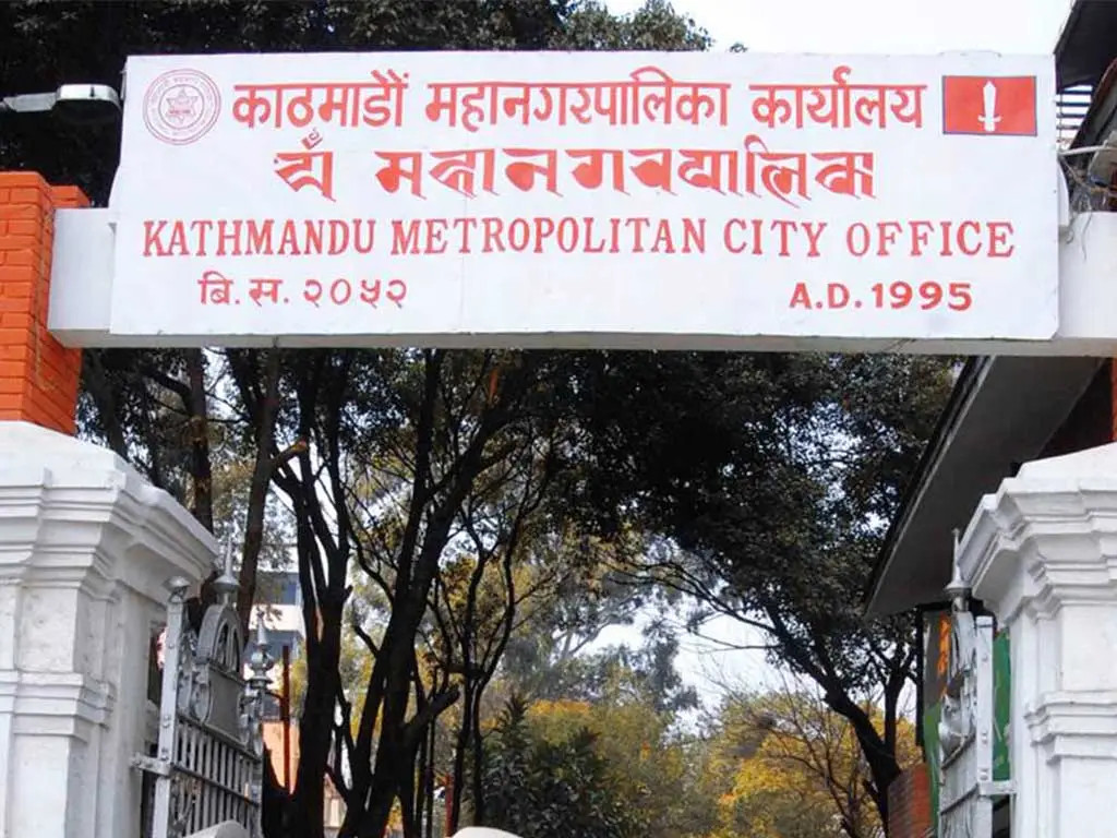 मोबाइल भ्यानमार्फत फिल्डमै खाद्यवस्तुको गुणस्तर परीक्षण गर्दै काठमाडौं महानगर 