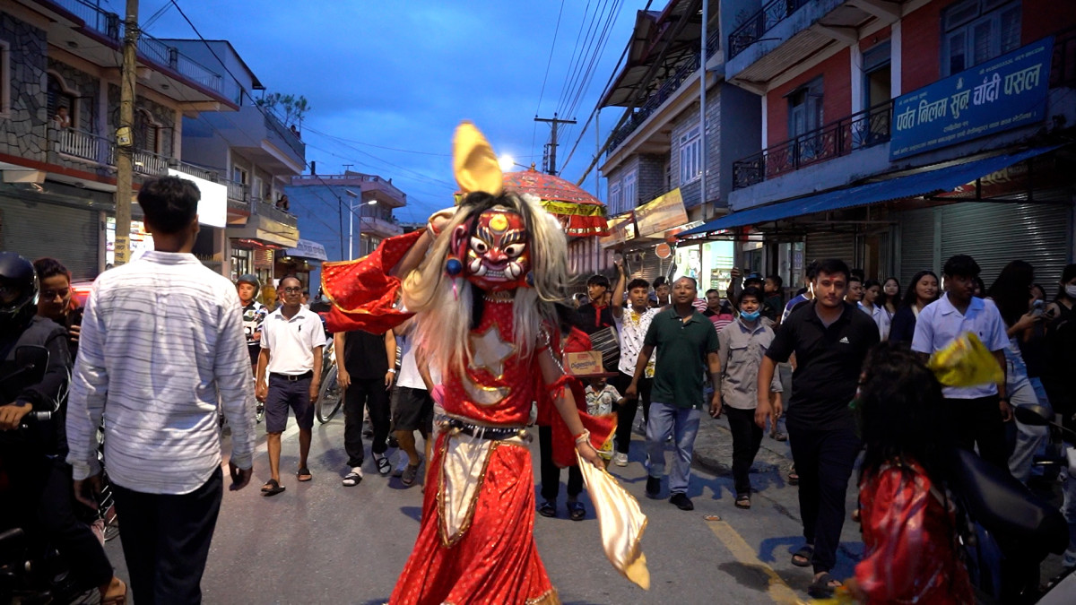 पोखरामा क्लासिक लाखे नृत्य प्रस्तुती