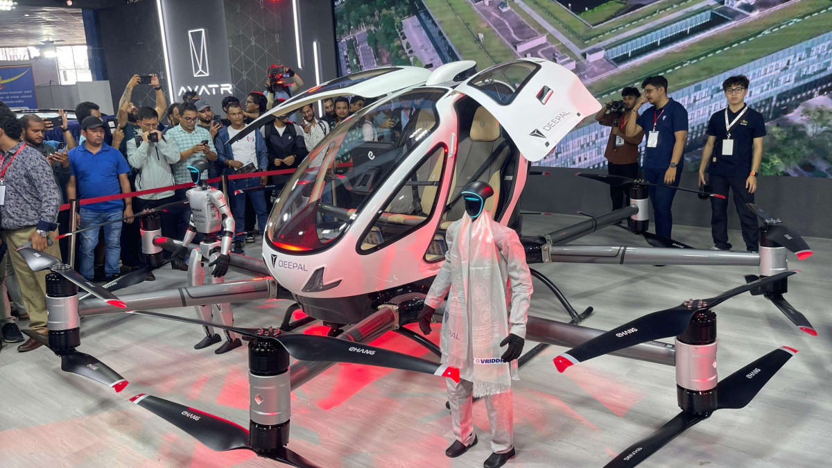 नाडा अटो शोः प्रधानमन्त्रीद्वारा नेपालमै पहिलो पटक फ्लाइङ Deepal eVTOL को औपचारिक उद्घाटन