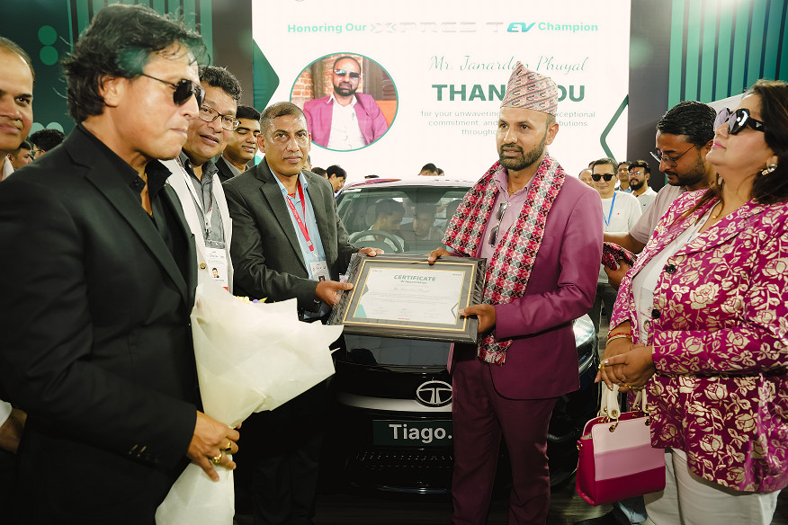 सिप्रदी ट्रेडिङद्वारा NADA Auto Show मा Xpres-T EV फ्लिट पार्टनर लाई सम्मान
