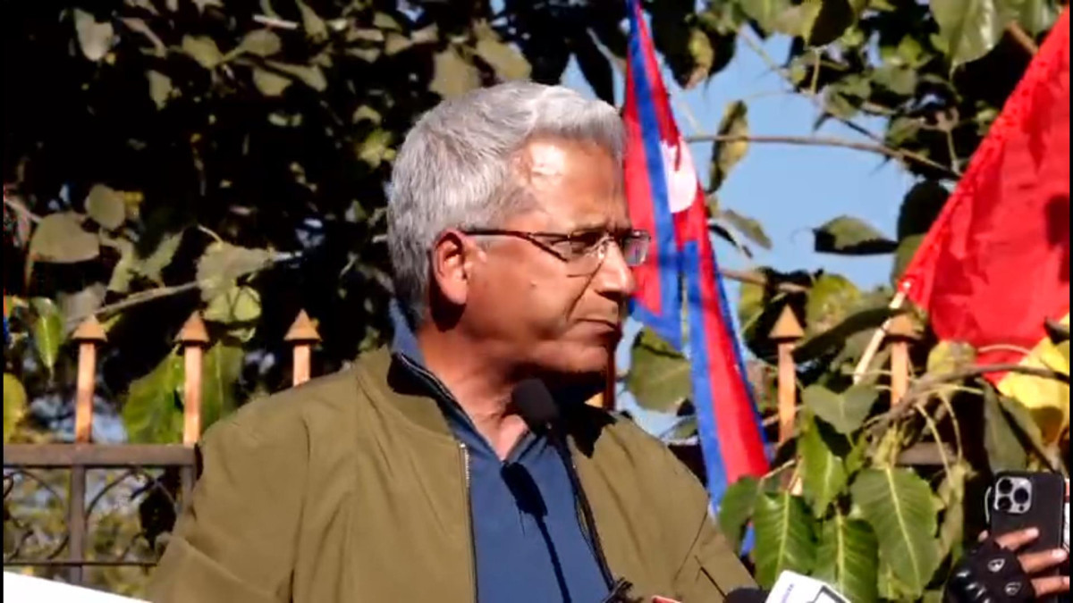 लोकतन्त्रभित्र राजतन्त्र समेटौँँ: रविन्द्र मिश्र