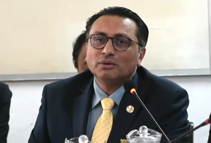 विद्युत् व्यापारमा दोहोरो भ्याट नलाग्ने, ईभीमा मूल्यका आधारमा भन्सार लाग्ने : अर्थमन्त्री वाग्ले