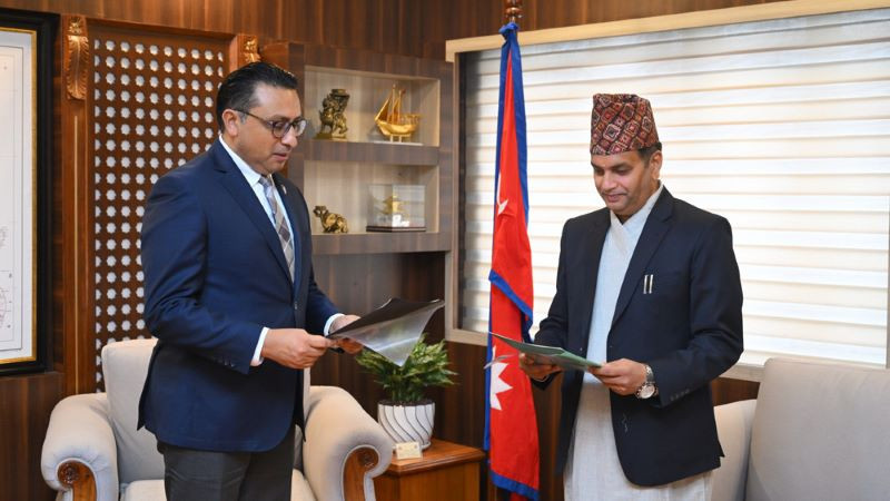 लोभ र प्रभावमा नपरी लगानीकर्ताको हितमा काम गर्न सेबोन अध्यक्ष भट्टलाई अर्थमन्त्रीको निर्देशन