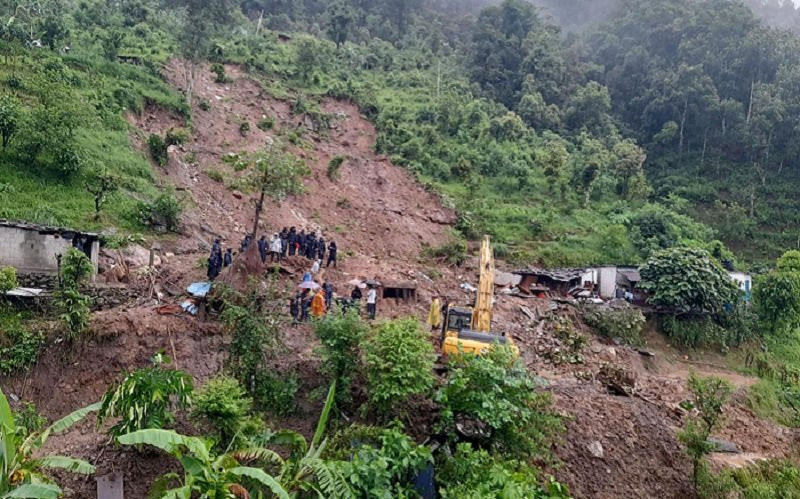 अविरल वर्षाले नवलपुरमा पहिरो र डुबान