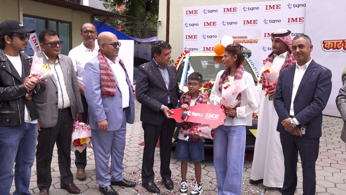 आइएमईद्वारा बीवाईडी एट्टो १ ईभी विजेतालाई पुरस्कार हस्तान्तरण