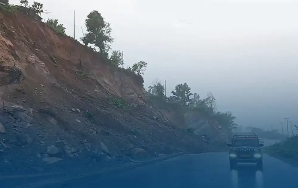 आज यी सडक अवरुद्ध
