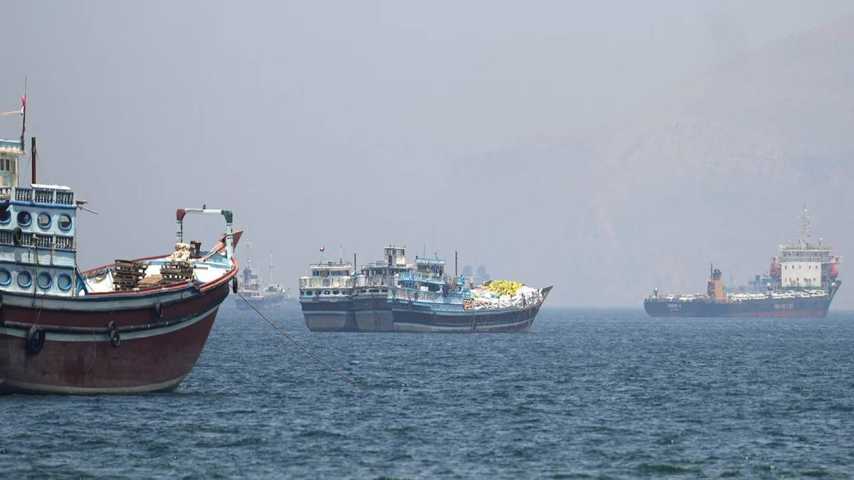 स्ट्रेट अफ होर्मुज क्षेत्रमा जहाजहरूको आवतजावत बढ्यो