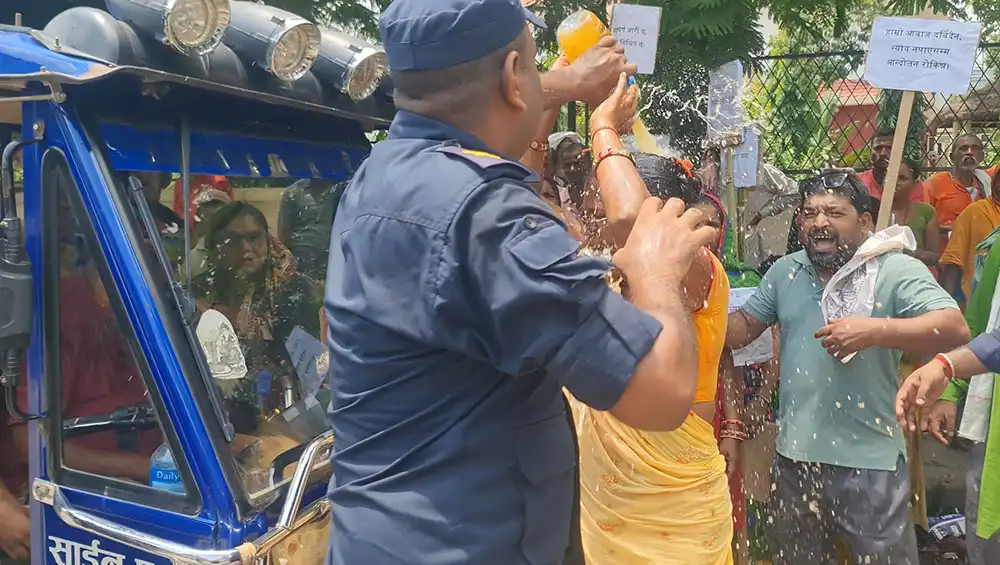 धनुषामा मिटरब्याजी पीडित महिलाद्वारा आत्मदाहको प्रयास