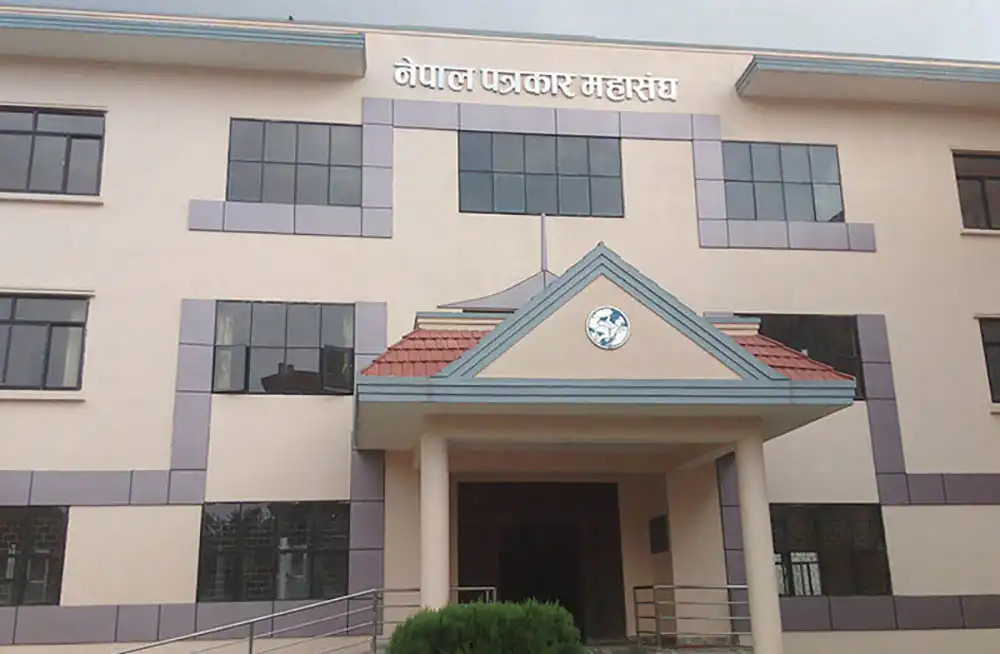 किशोर श्रेष्ठको रिहाइ माग गर्दै पत्रकार महासंघले धर्ना दिदै