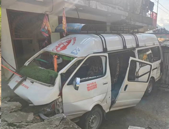 रुकुम पश्चिममा ईभी गाडीको ठक्करबाट आमा र छोरीको मृत्यु