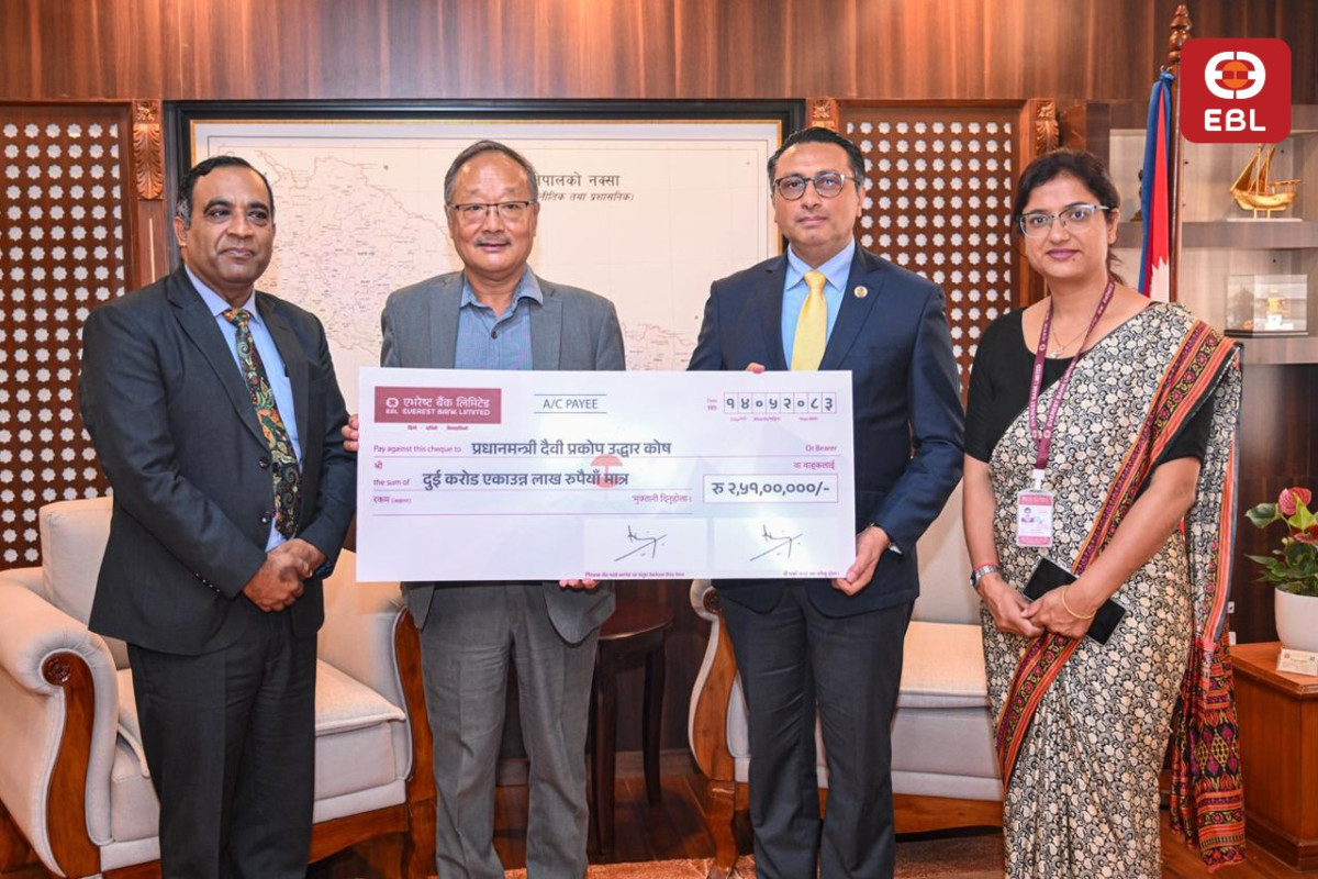 भोटेकोशी बाढी प्रभावित समुदायको राहत उद्दार तथा पुनस्र्थापनाका लागि एभरेष्ट बैंक र बैंकका कर्मचारीहरुको तर्फबाट सहयोग प्रदान