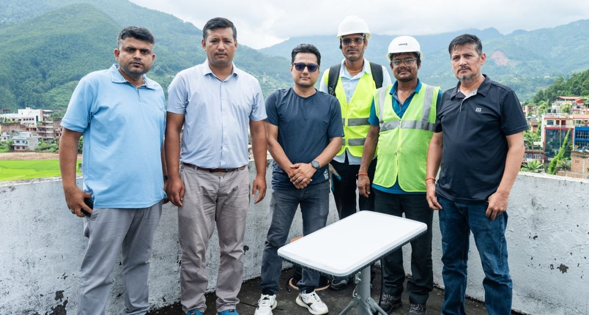 एनसेलले बाढी प्रभावित क्षेत्रमा स्याटलाइट प्रविधिमार्फत सञ्चार सेवा उपलब्ध गराउँदै