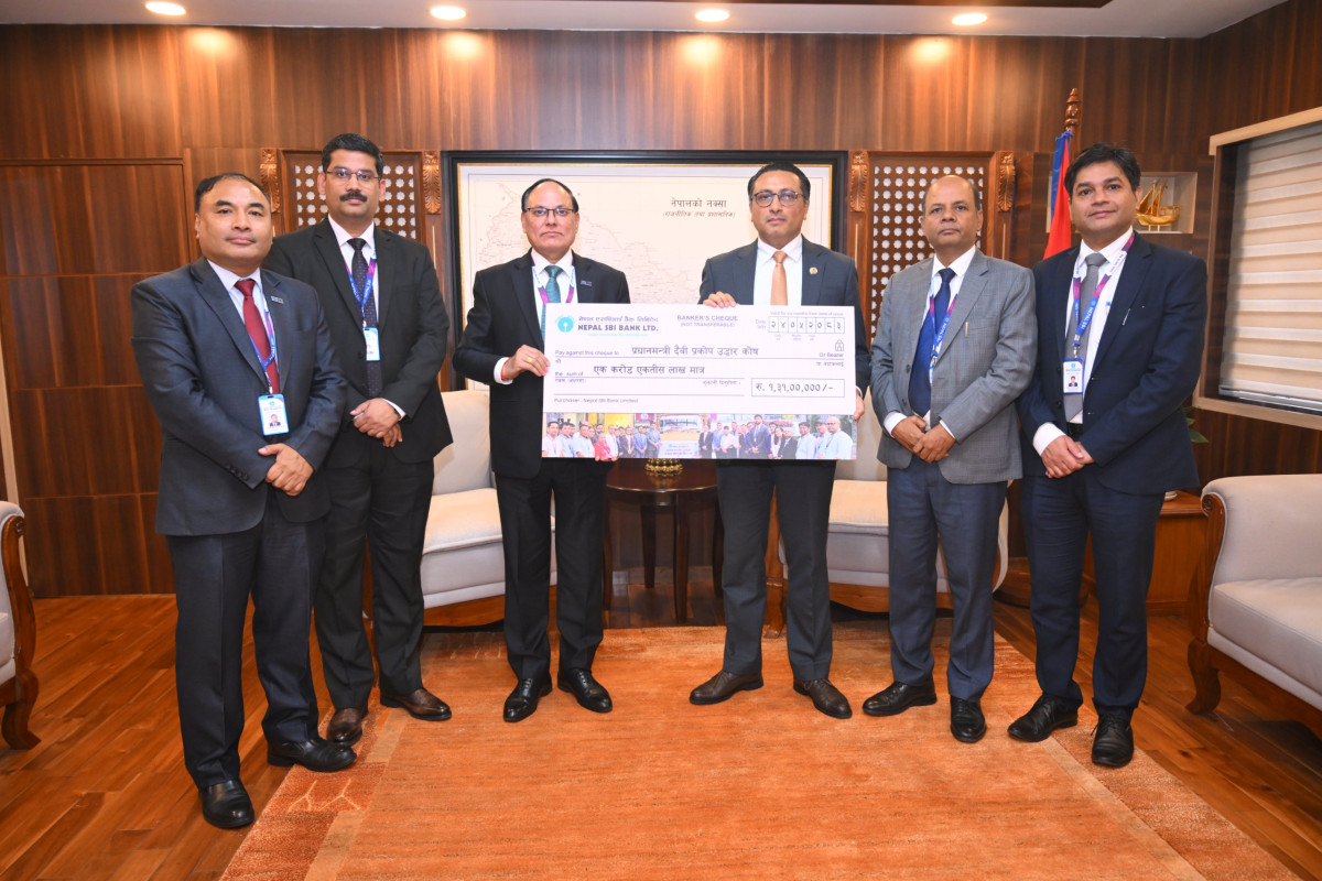 नेपाल एसबिआई बैंक लि.द्धारा प्रधानमन्त्री दैवी प्रकोप उद्धार कोषमा रु १.३१ करोड सहयोग
