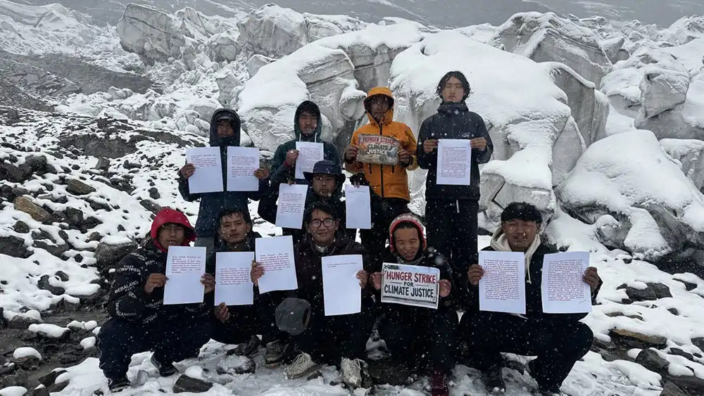 जलवायु न्यायको माग गर्दै अनसनमा बसेका युवालाई अनसन फिर्ता लिन एमक्यापको आग्रह