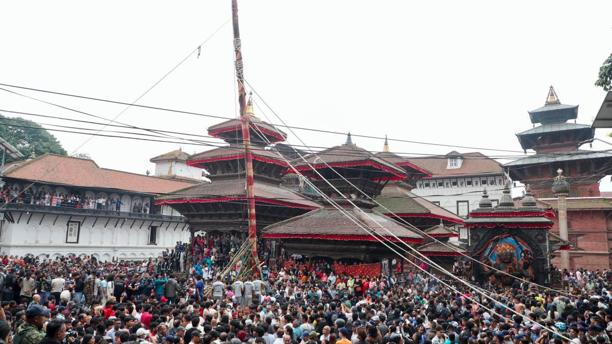 हनुमानढोकामा लिङ्गो ठड्याएर औपचारिक रुपमा इन्द्रजात्रा सुरु