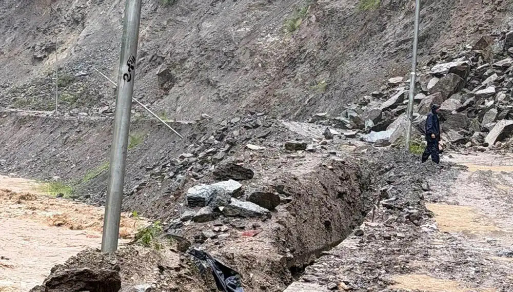 विपी राजमार्ग पूर्ण रूपमा अवरुद्ध