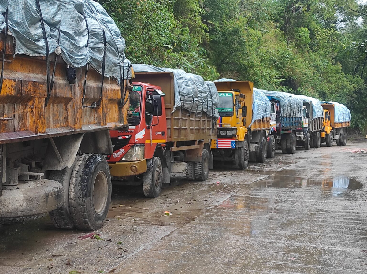 ल्यान्डफिल साइटमा पहिरो, काठमाडौँको फोहोर रोकियो