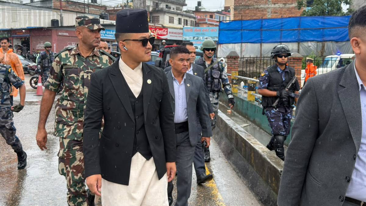 मनोहरा खोलामा बाढी बढेपछि गृहमन्त्री गुरुङ निस्किए अनुगमनमा