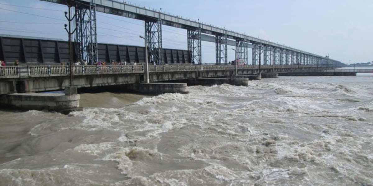 कोशी ब्यारेजमा पानीको बहाव बढ्यो, ४३ ढोका खोलियो